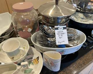 Oneida "Belcourt" 67 Piece Set