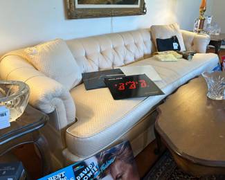 Henredon Sofa Includes 2 Matching Pillows