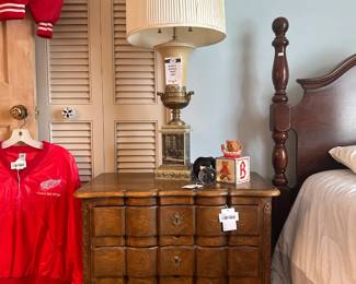 Vtg Detroit Red Wings Jacket, Warren Kessler Table Lamp