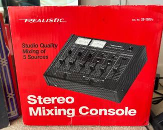 Realistic Stereo Mixing Console