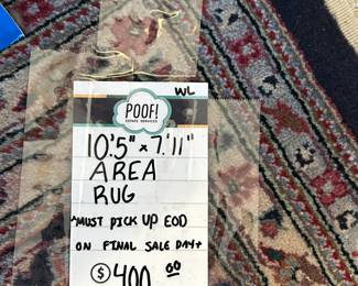 10'5" x 7'11" Area Rug