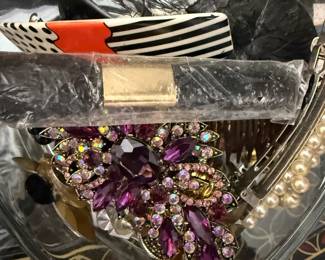 Necklaces, Brooches, Bracelets, Earrings, Watches, Jewelry Sets 