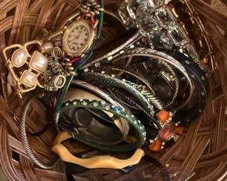 Necklaces, Brooches, Bracelets, Earrings, Watches, Jewelry Sets 