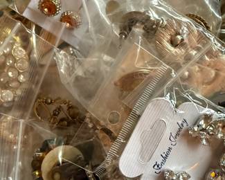 Necklaces, Brooches, Bracelets, Earrings, Watches, Jewelry Sets 