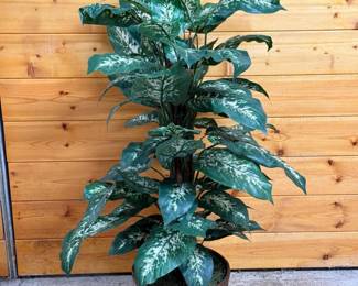 155 ArtificialPlantinBasketPot