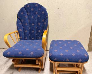 147 WoodGliderRockerwCushionsStool