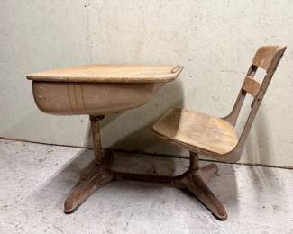 48 VintageAmericanSchoolDesk