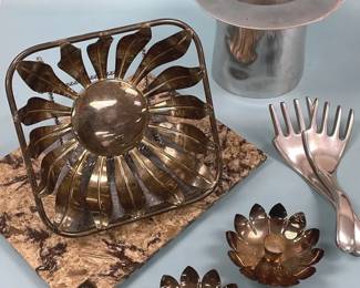 Silver Hued And Marble Fete Set