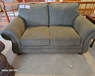 Beautiful  In Excellent Condition Broyhill Loveseat