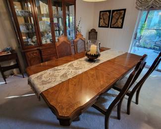 Dining room set: 6 chairs, 2 leaves