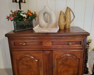 Buffet/server w/silverware drawer