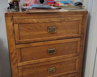 Oak chest of drawers