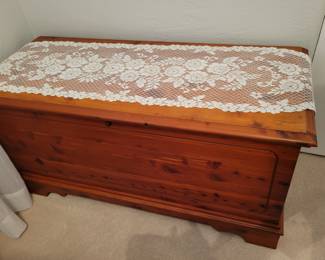 Lane cedar chest w/key