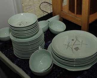 ART MODERN DINNERWARE
