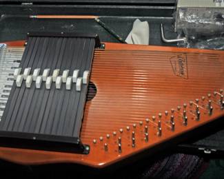 Oscar Schmidt 15 Bar Autoharp, Model "B" 1970s. With Hard Case