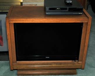 HAIER FLAT SCREEN TV