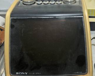 Vintage Sony Solid State 1972 Model TV-750 Portable Television 