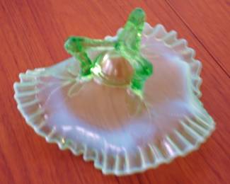 Fonterra&nbsp;Opalescent Optic White Bowl Dish Thin ribbed 3-Legged Trinket Vintage