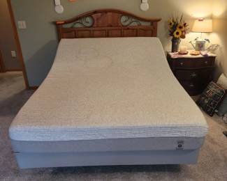Like new sleep number P5 model FF2Q Adjustable frame with 1 remote Queen size