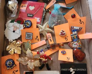 Pins, broaches ect...