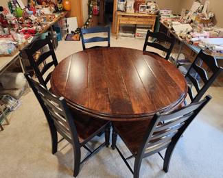 Nice Round table with 6 chairs