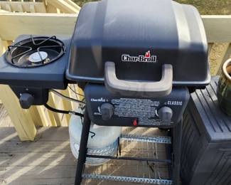 Charbroil propane grill in wonderful condition 