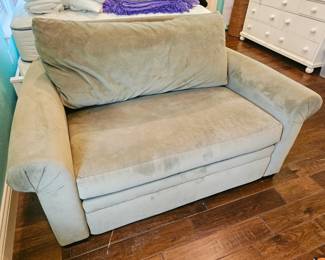 Twin size Haverty pull out ottoman chair. Pulls out into a twin size bed