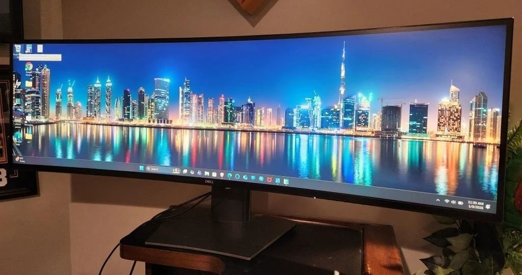 DELL 49 INCH CURVED PC MONITOR . MODEL U4919DW