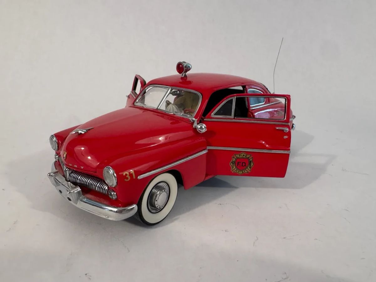 01 Danbury Mint 1949 Mercury Fire Chiefs Car DieCast Model w Title Certificate