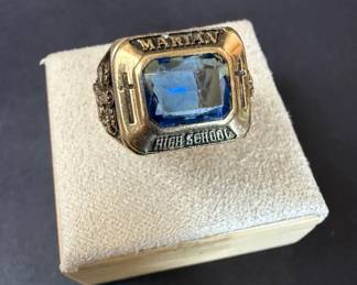10K Gold Balfour Class Ring with Blue Stone Size 5.5 7.81g