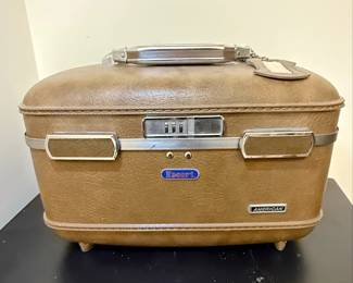 American Tourister Escort Train Case