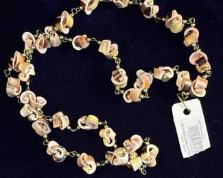 Curly Shell Necklace