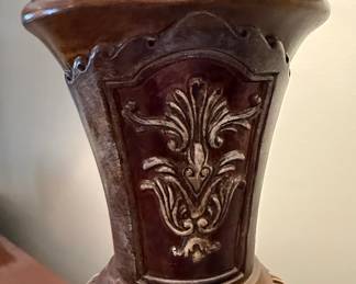 Traditional Urn Shaped Two-Tone Bronze Finish Table Lamp Details
