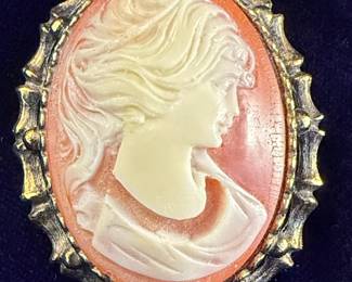 Vintage Cameo Brooch Pendant