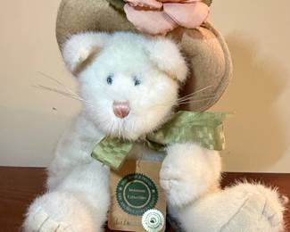 Boyds Bears & Friends "Lola' Plush Cat