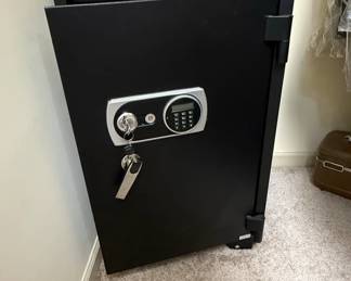 Digital Electronic Safe with Key Override