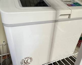 Zojirushi Home Bakery Supreme Bread Maker