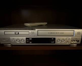 Sanyo DVW-6100 DVD Player & Video Cassette Recorder