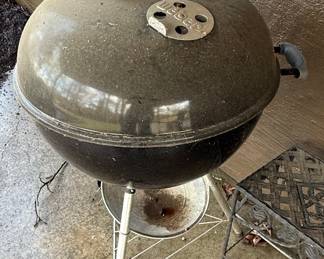 Weber Original Kettle Premium 22-Inch Charcoal Grill