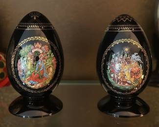 Palekh Russian Fairy Tale Egg with Painted Scene and Gold Gilt