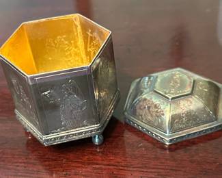 Vintage 1985 MMA Sterling Silver Dutch Marriage Box