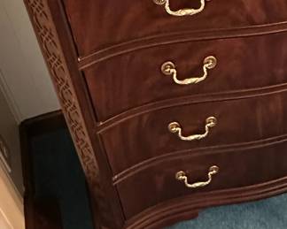 Heritage Furniture Heirloom Mahogany Serpentine Front Dresser