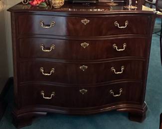 Heritage Furniture Heirloom Mahogany Serpentine Front Dresser