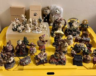 BOYDS BEARS COLLECTIBLE FIGURINES &  BOXES