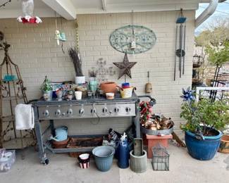 GRILL, POTS & YARD ART