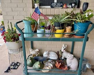 PLANT POTS & YARD ART
