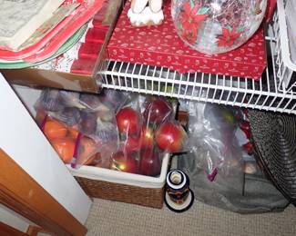 LARGE VARIETY OF DECOR