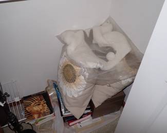 LARGE VARIETY OF DECOR