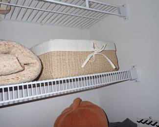 LARGE VARIETY OF DECOR