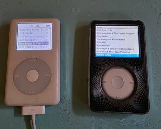 Vintage Apple iPod A1059 20GB 4th Generation Preloaded With Songs.
Apple iPod Classic 7th Generation Black (160 GB) A-1238